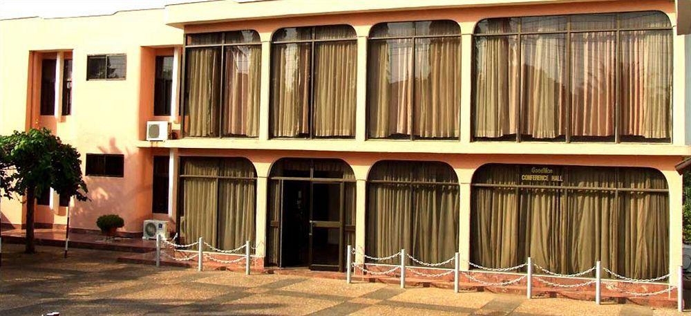 Hôtel Pink Panther Kumasi Extérieur photo